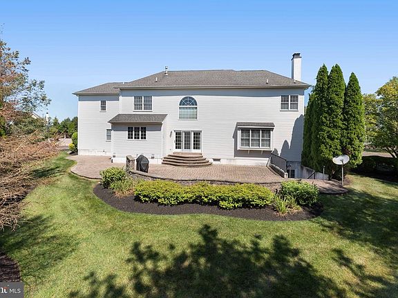 4th image of 112 Edwards Dr