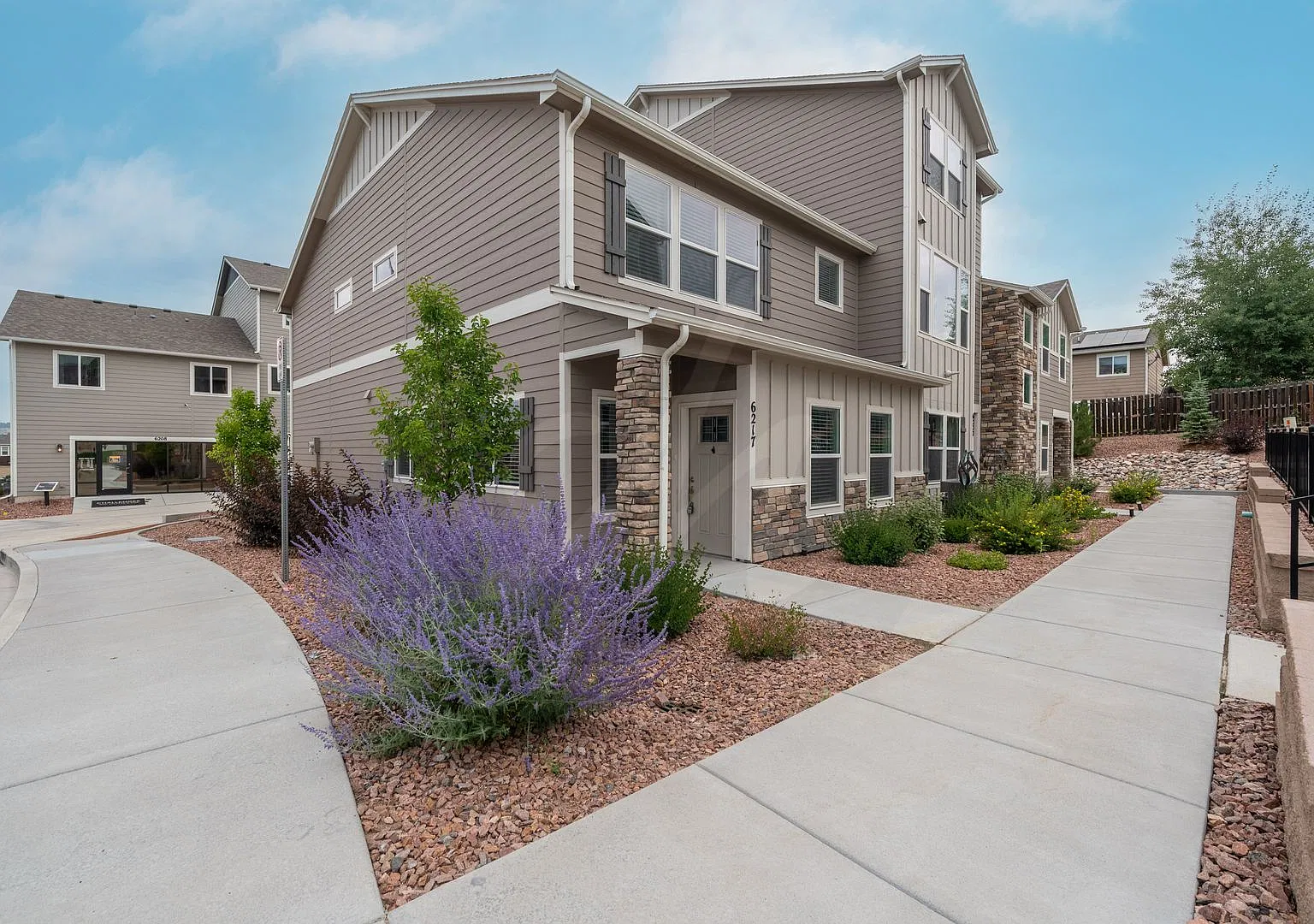 Great Townhome in Cumbre Vista — Photo 1