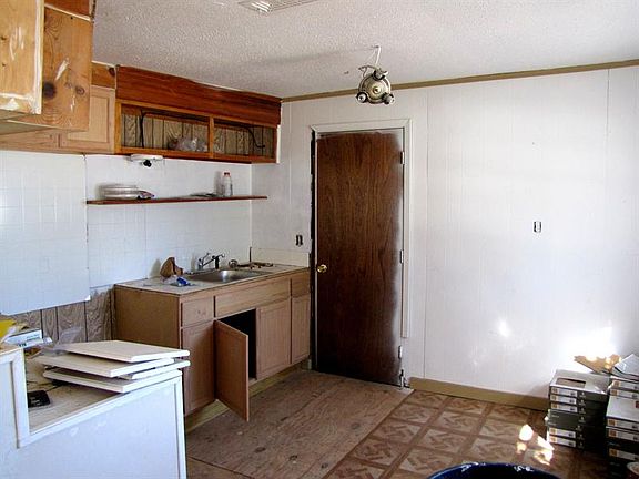 4th image of 307 E Broadway St