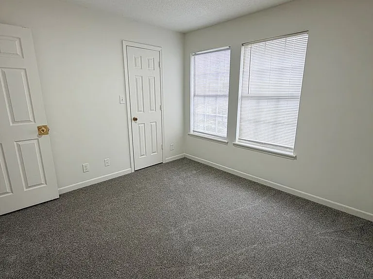 442 Stanley Ave — Photo 18