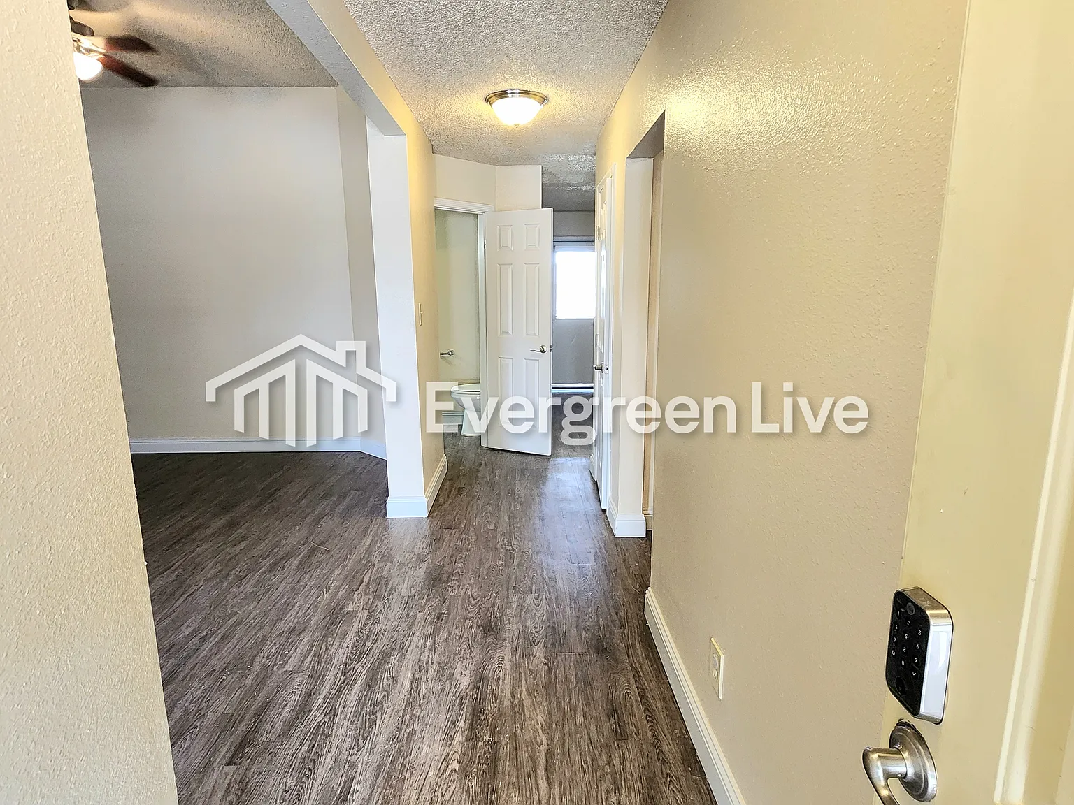 4 bed, 2.5 bath, 2090 sqft, $1,245 — Photo 2