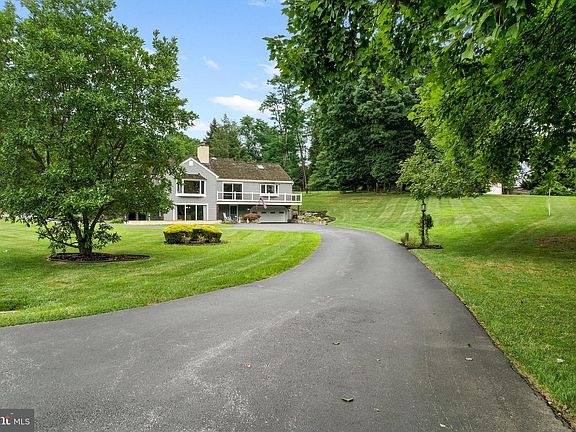 5th image of 1061 Lyme Ct