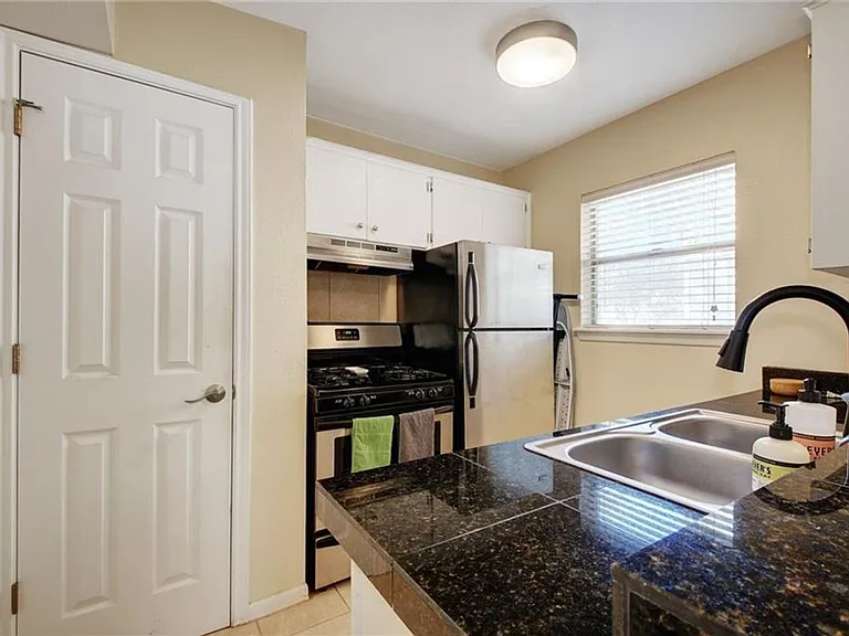 4306 Avenue A #101 — Photo 7