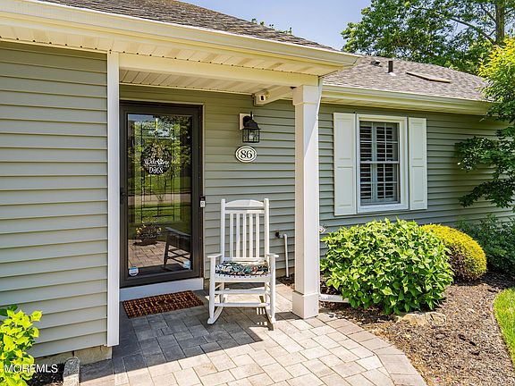 4th image of 86 Oak Knoll Drive