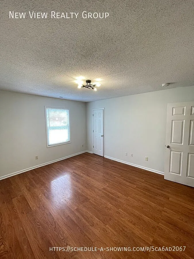 3 bed, 950 sqft, $1,245 — Photo 2