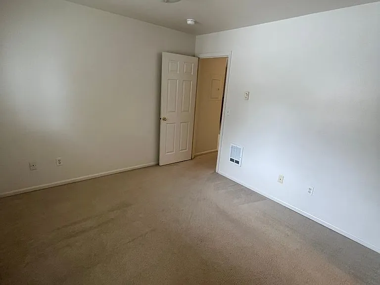 1683 Ono Ave — Photo 7