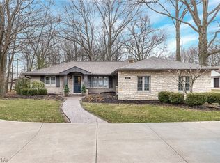 6325 Crossview Rd, Seven Hills, OH 44131