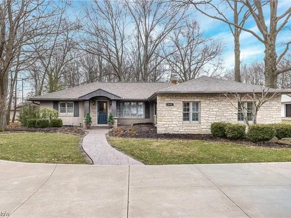 6325 Crossview Rd, Seven Hills, OH 44131