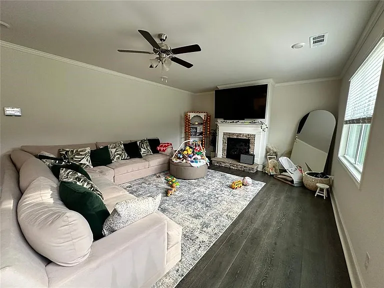 5595 Loring St — Photo 10