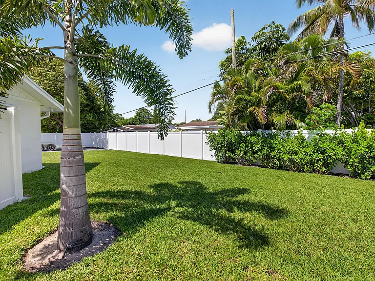 135 SE 28th Ct — Photo 55