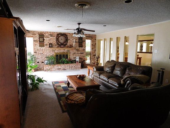 5th image of 3928 E Everglade Ave