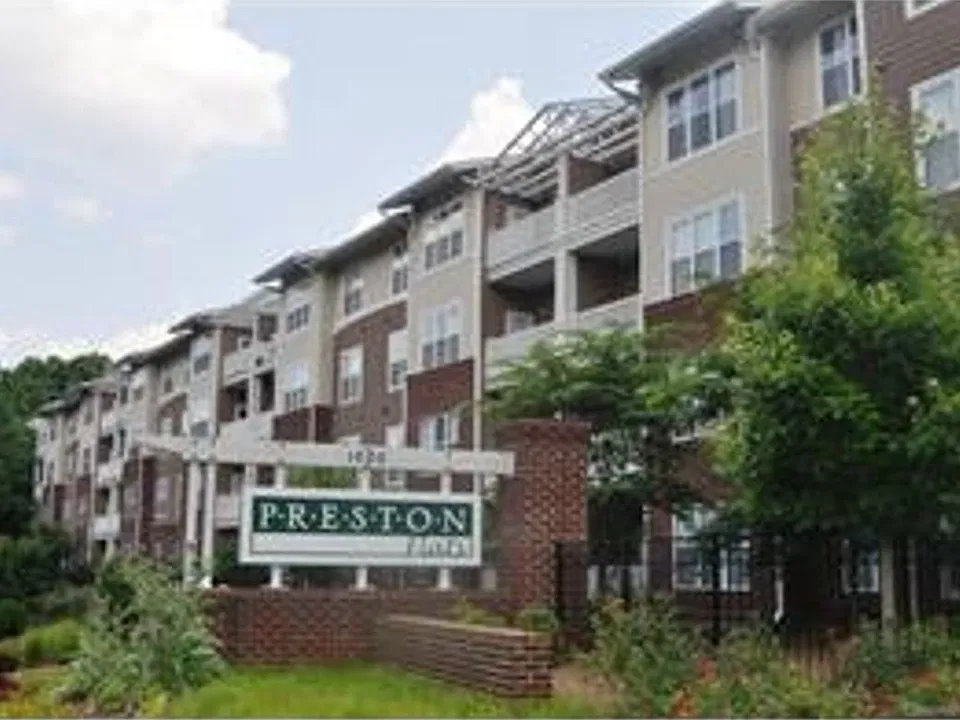 1000 E Woodlawn Rd #405