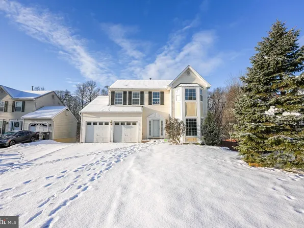 2 Lakeside Dr, Stafford, VA 22554