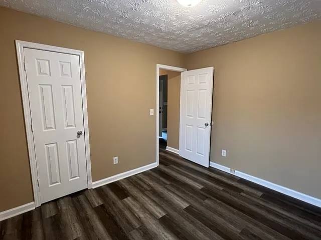 5200 Alexander St — Photo 10