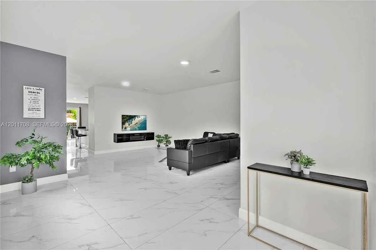 1968 Nw 25th Ave # 1968 Miami, Fl 33125 — Photo 3