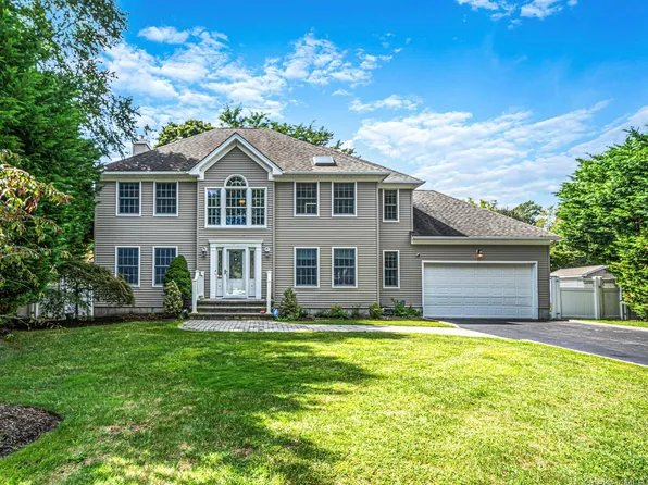 9 Franciscan Lane, Smithtown, NY 11787
