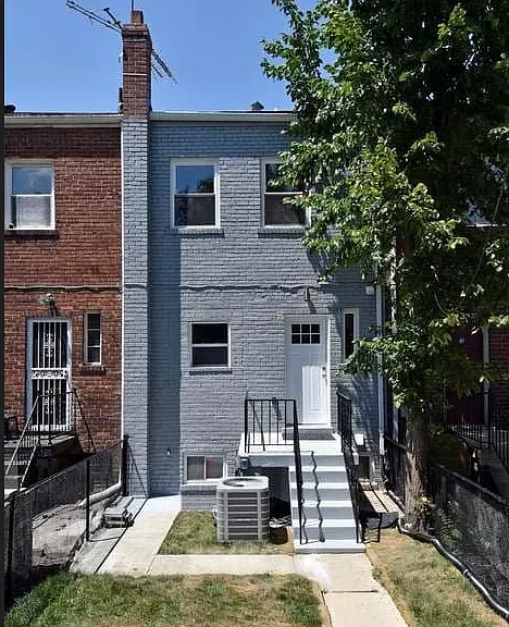 1373 Downing St NE — Photo 2
