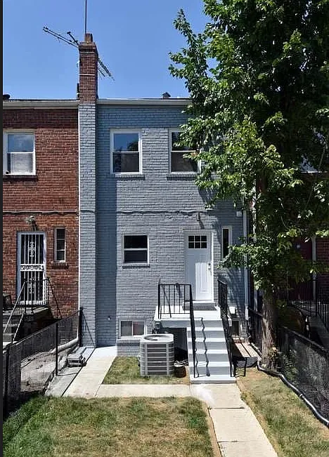Building Photo - 1373 Downing St NE