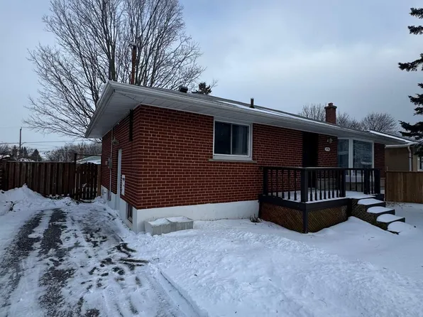 1467 Oxford St, Oshawa, ON L1J 3W9