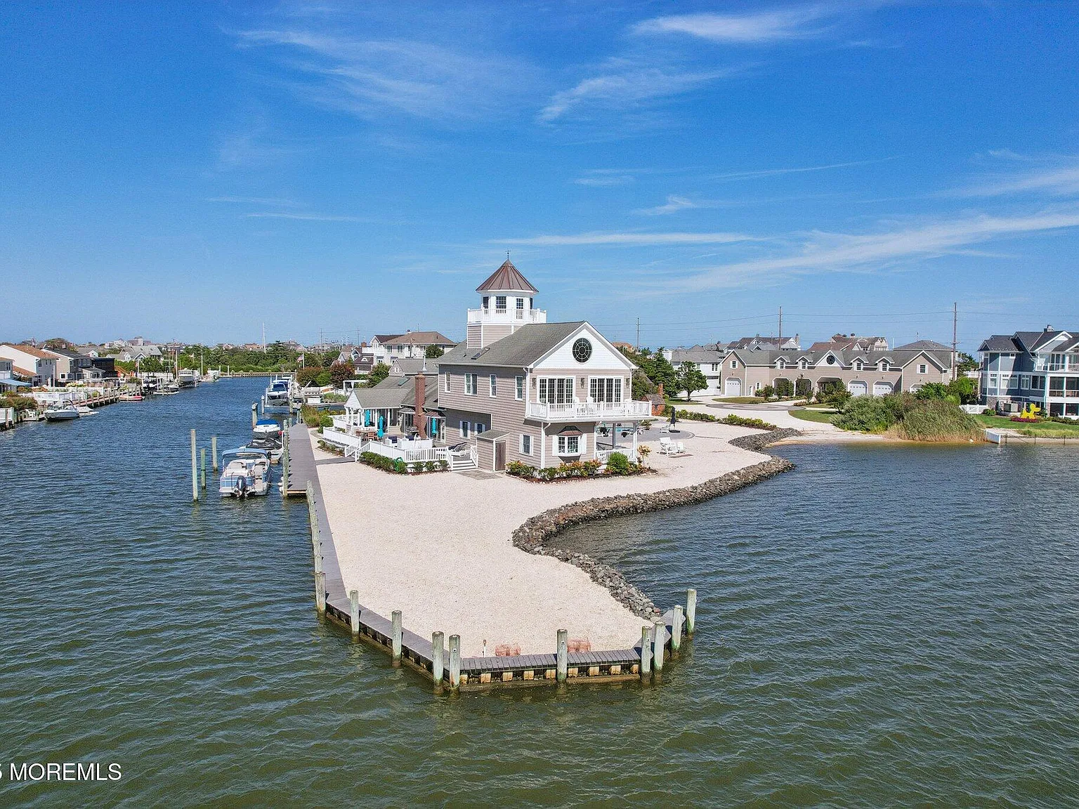 7 bed, 5.5 bath, 5985 sqft, $30,000 — Photo 3