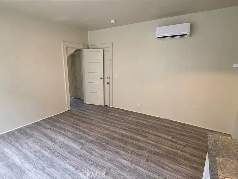 1021 W 25th St #6 — Photo 8