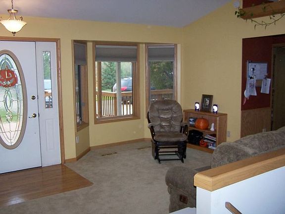 Front sitting room or formal dining area.