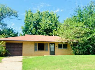 2216 Todd Rd, Manhattan, KS 66502