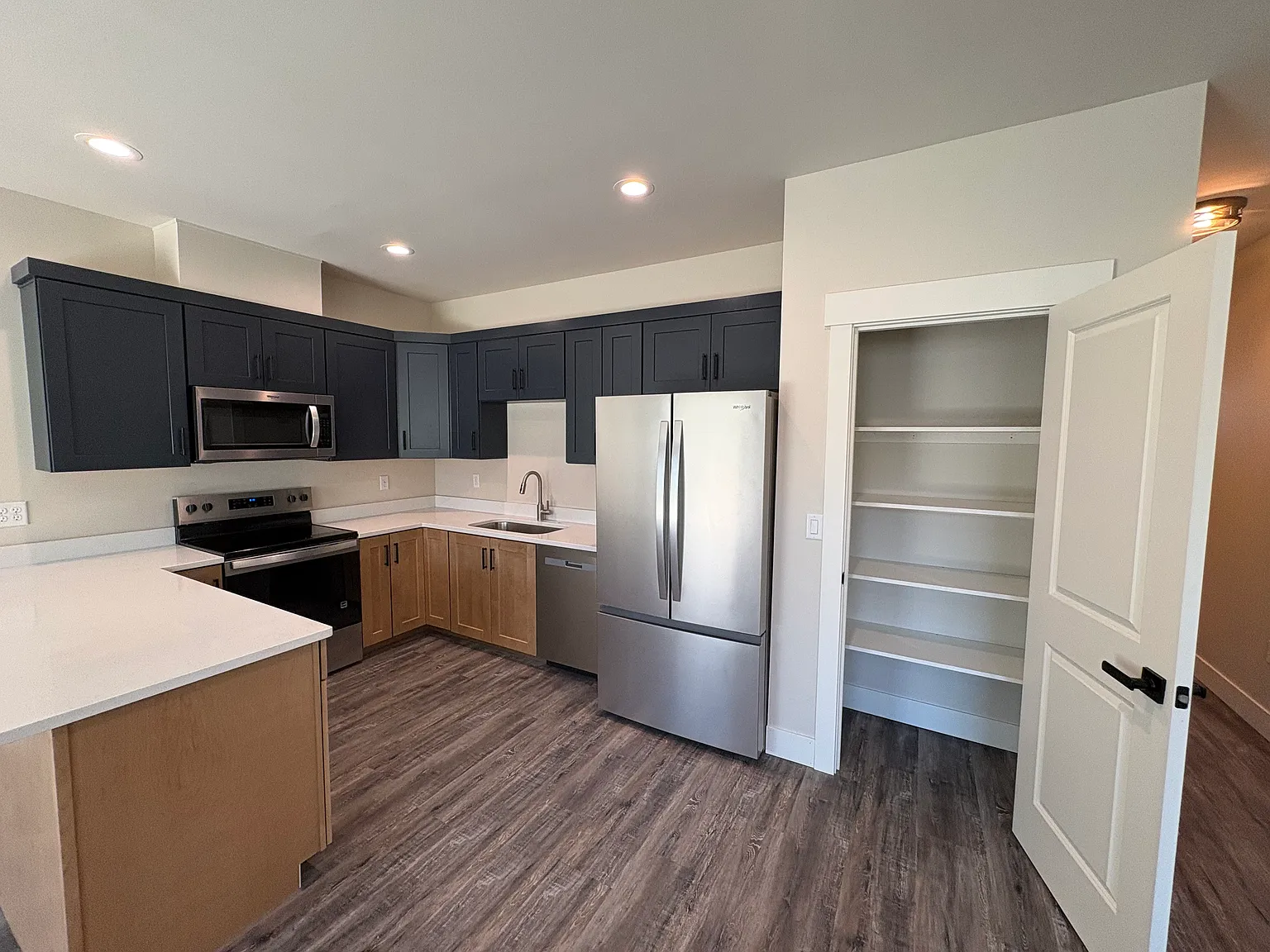 3 bed, 2.5 bath, 1500 sqft, $2,500 — Photo 4