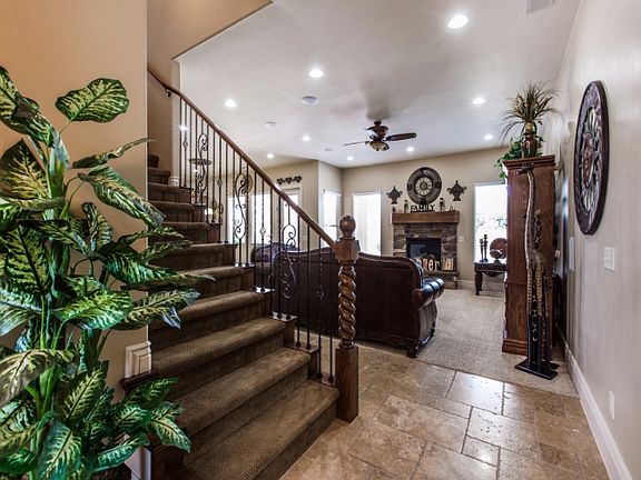 4th image of 398 W Granite Dr
