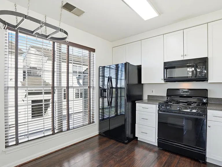 2494 Quick St #303 — Photo 5