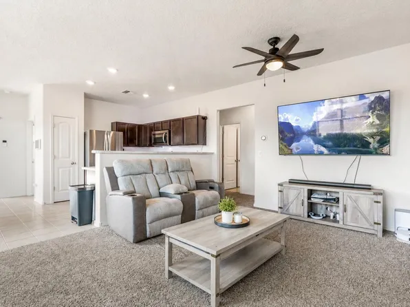 2 Avenida Parque Ct, Los Lunas, NM 87031