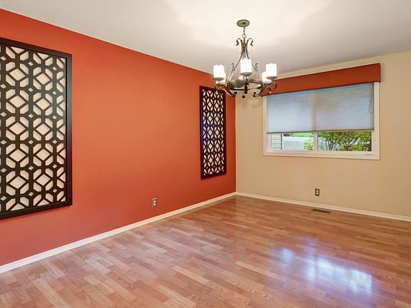 4th image of 3028 177th Ave NE