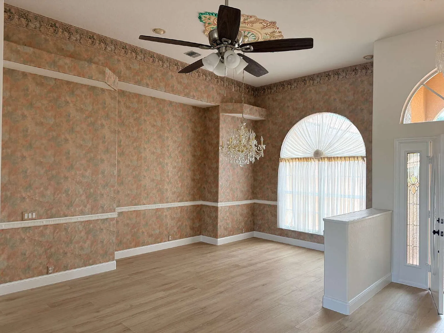 3 bed, 2.0 bath, 2754 sqft, $3,450 — Photo 3