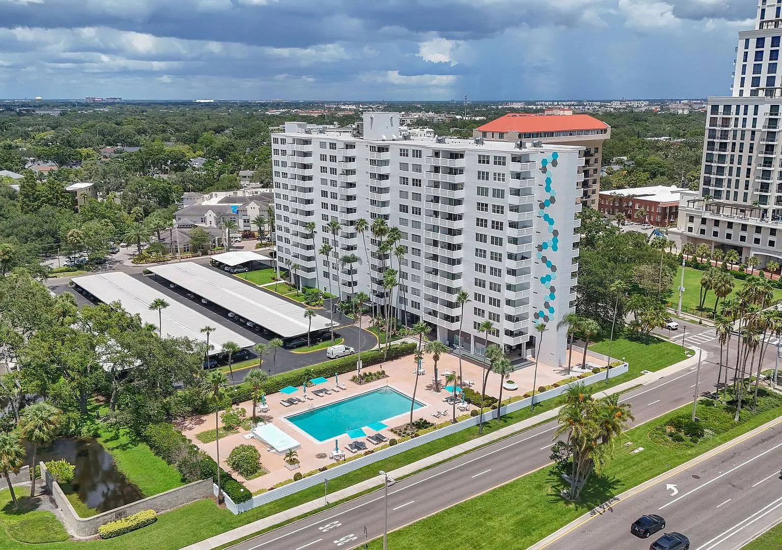 Unique Bayshore Condo — Photo 1
