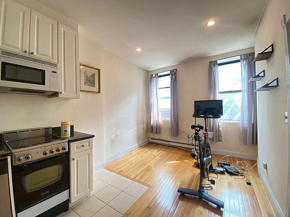 1st image of 439 W 47th St #2X