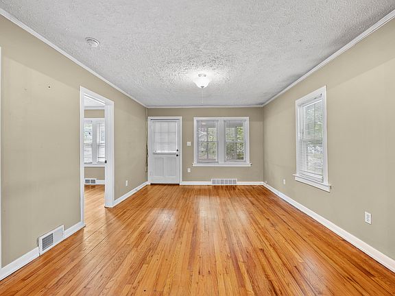 3rd image of 703 Baldwin Ave
