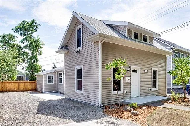 Photo 1 of 8 - 1916 N Addison St - Spokane, WA Primary Photo - 1916 N Addison St
