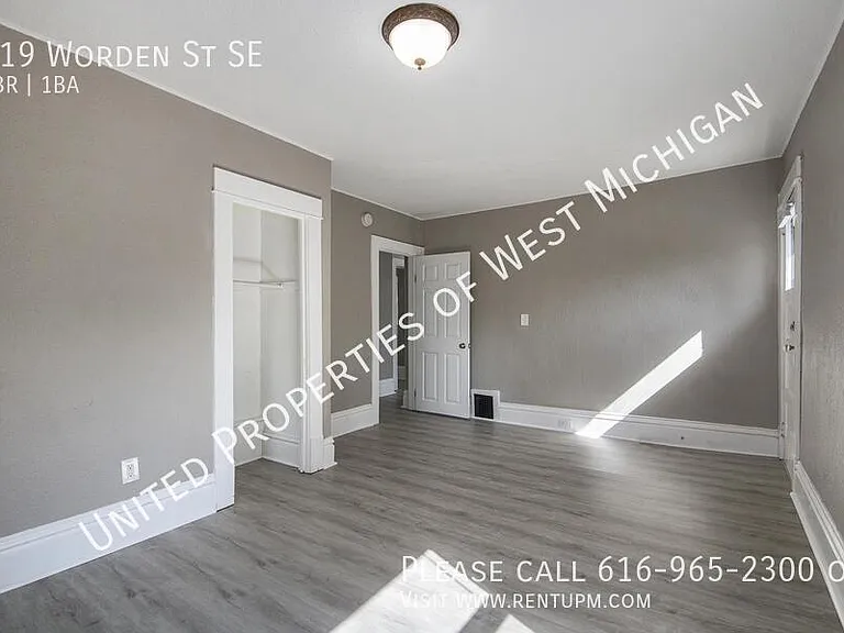 919 Worden St SE — Photo 9