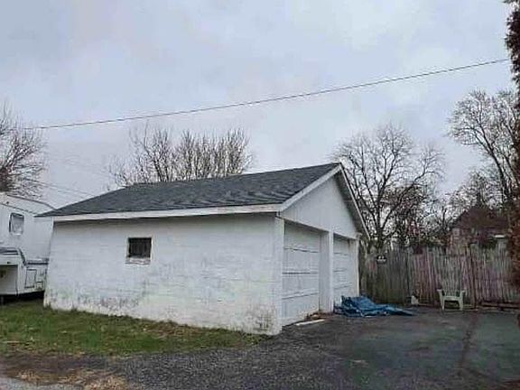 4th image of 112 W State St