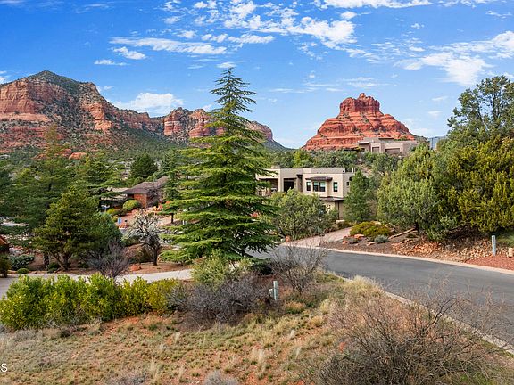 2nd image of 123 Pinon Woods Drive