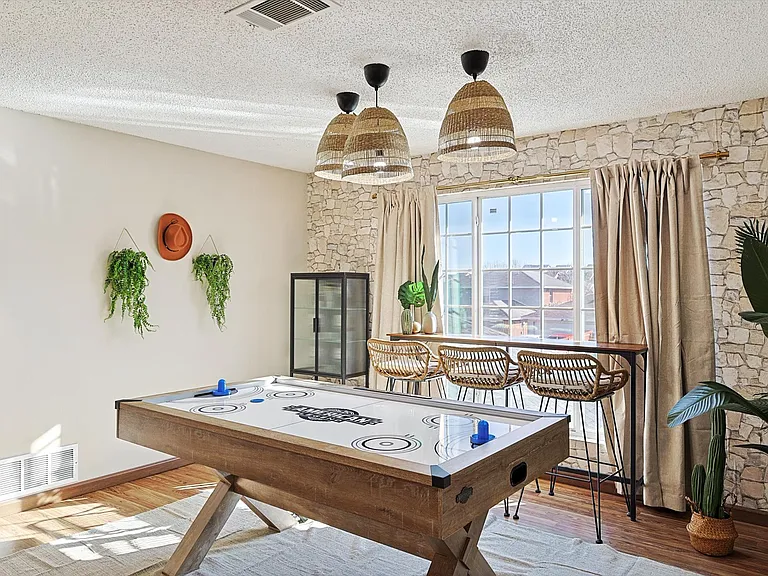 708 Azalea Dr — Photo 5