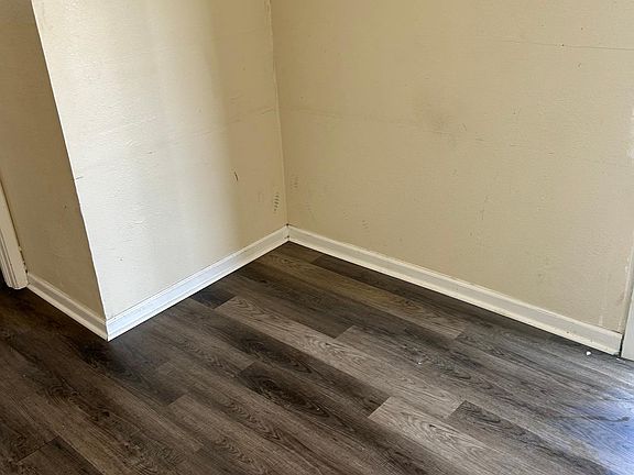4th image of 300 8th St #1/2