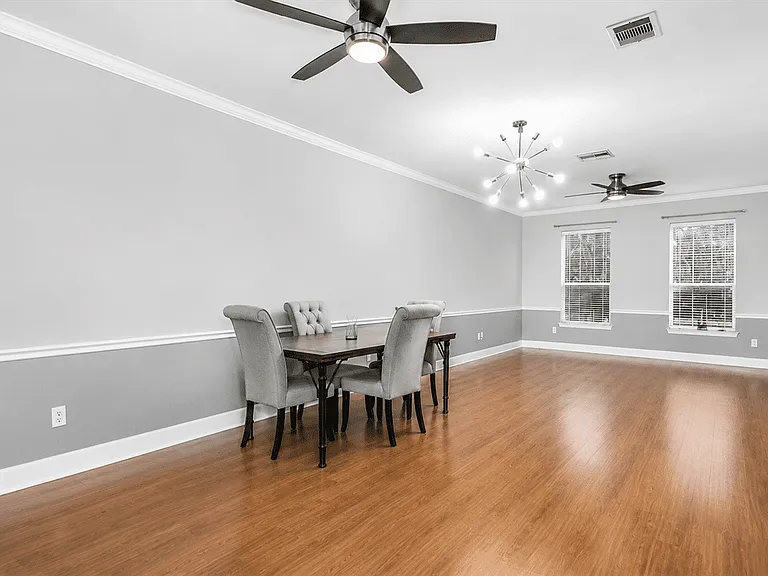 1720 Elgin St — Photo 12