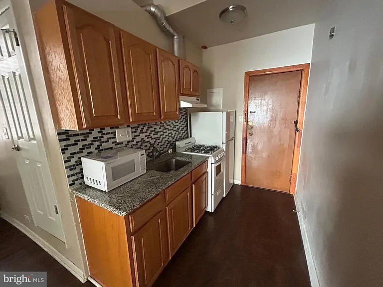 152 N 21st St #2R — Photo 6
