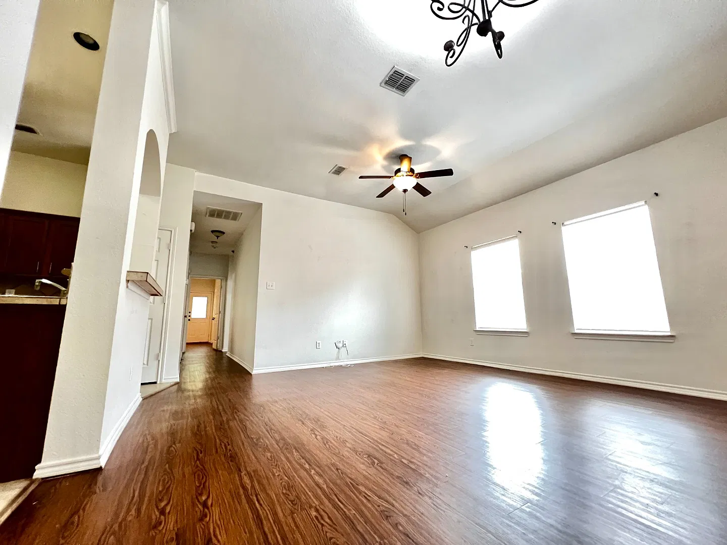 Charming 3-Bed in Woodland Estates with HOA Amenities, Fenced Yard & Attached Garage — Photo 4