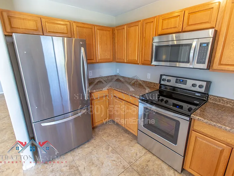 2105 E Donald Dr — Photo 12