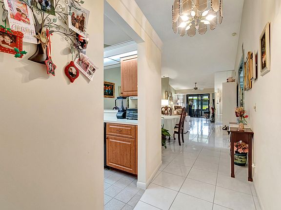 5th image of 10679 Palm Leaf Drive #B