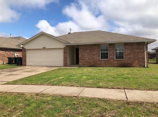 1609 Queensbury Rd, Moore, OK 73160