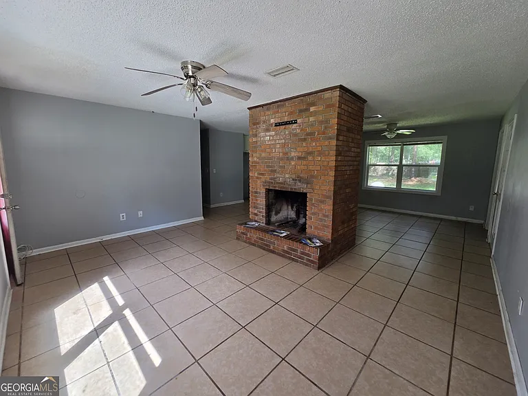 504 Martha Dr — Photo 7