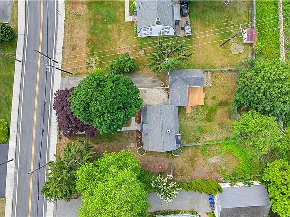 5th image of 512 Woonasquatucket Ave